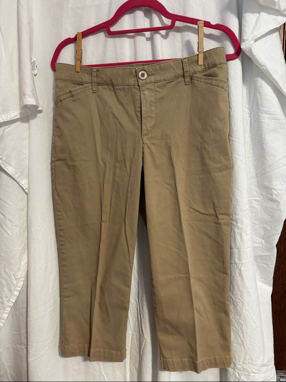 Gloria Vanderbilt Tan Capris with Mid Rise Waist